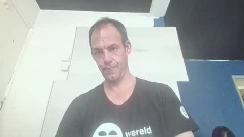 handsomeguy4ever online show from 10.20.25