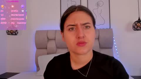 hanna__evans_ online show from 01.08.26