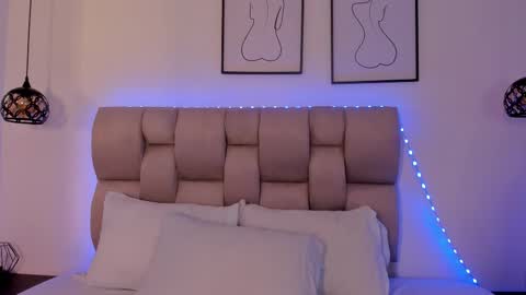 hanna__evans_ online show from 02.05.26