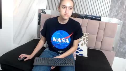 Hanna Palmer online show from 11.30.25