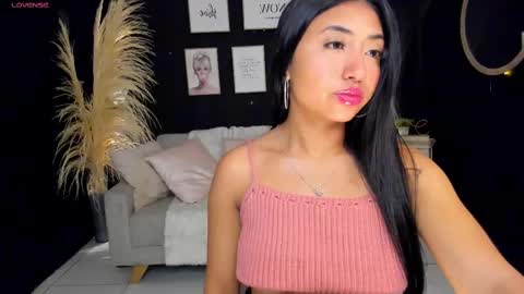 Snapshot of hanna_fost chatting on 02.11.25 im Hanna online show from 02.11.25