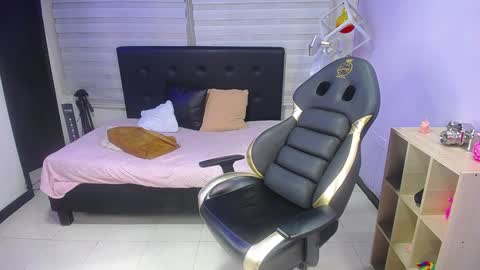 hanna_lamber online show from 01.23.25