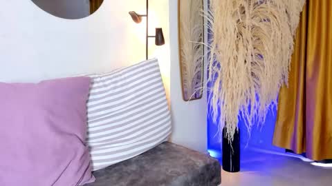 Snapshot of hannaah_x chatting on 11.15.25 Sara online show from 11.15.25