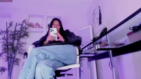 Snapshot of hannah_hcb chatting on 06.24.26 HANNAH HOWELL online show from 06.24.26