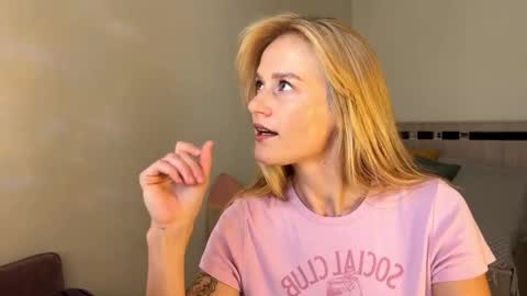 hannah levis  online show from 09.30.25