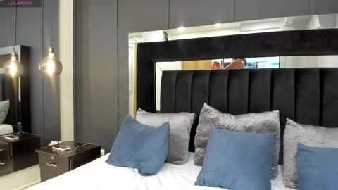 Hannah Milton online show from 12.18.25