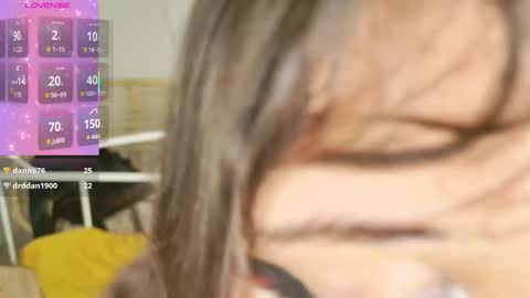 Snapshot of hannah_warren chatting on 12.17.25 Kamila online show from 12.17.25