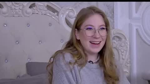 Snapshot of hannahmonttana chatting on 10.08.25 Pearl online show from 10.08.25