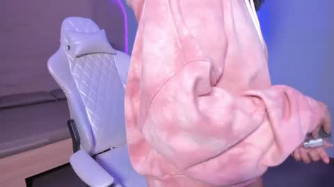 hannahmonttgomery  Help me reach 100 Hands up online show from 12.14.25