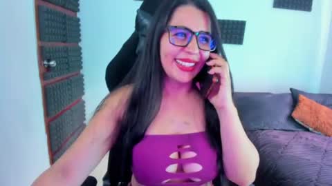 Snapshot of hannarusso chatting on 06.26.26 Hanna online show from 06.26.26