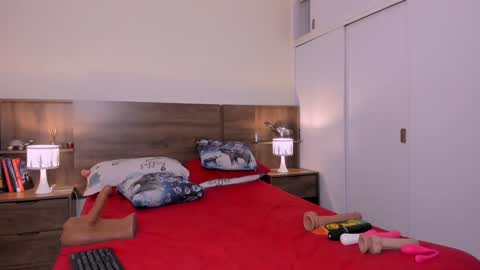 Snapshot of hanny_13 chatting on 02.07.25 taylor live online show from 02.07.25