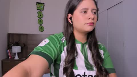 Snapshot of hanny_13 chatting on 10.22.25 taylor live online show from 10.22.25