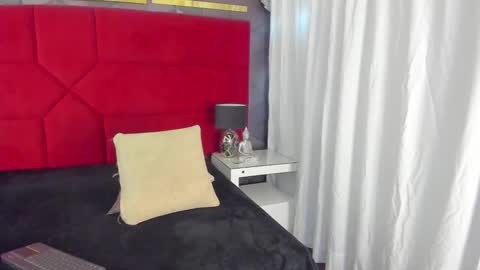 Snapshot of hanny_milf_ chatting on 02.13.25 HANNY online show from 02.13.25