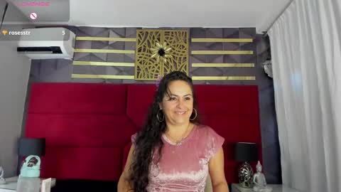 Snapshot of hanny_milf_ chatting on 02.14.25 HANNY online show from 02.14.25