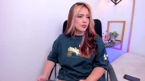 Snapshot of hannybelle__ chatting on 12.02.25 Hanny online show from 12.02.25