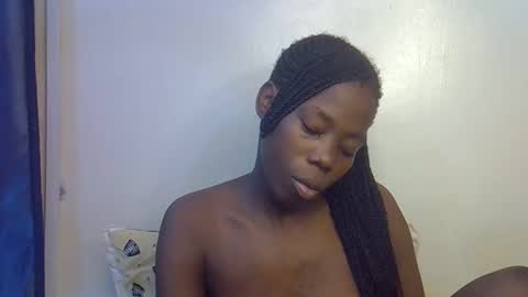 Snapshot of happy_kienyeji chatting on 11.28.25 happy_kienyeji online show from 11.28.25