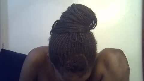 Snapshot of happy_kienyeji chatting on 12.14.25 happy_kienyeji online show from 12.14.25