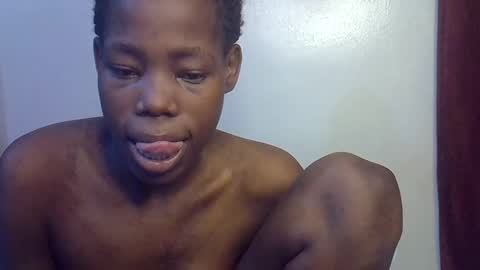 Snapshot of happy_kienyeji chatting on 12.15.25 happy_kienyeji online show from 12.15.25