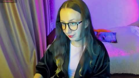 Snapshot of happystephanie chatting on 10.02.25 Stephanie online show from 10.02.25