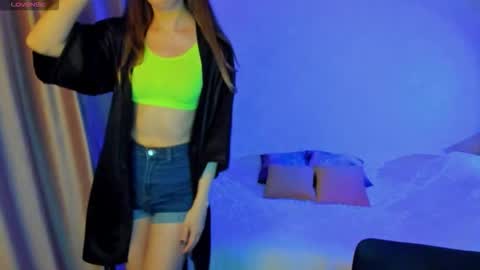 Snapshot of happystephanie chatting on 10.06.25 Stephanie online show from 10.06.25