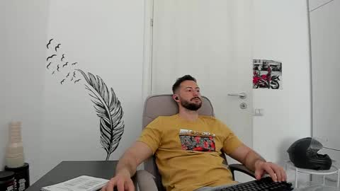 Snapshot of hard_chriss chatting on 05.25.26 Hard Cock online show from 05.25.26
