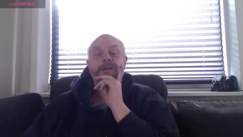 Snapshot of hardmrlazy chatting on 03.06.25 MrLazy online show from 03.06.25