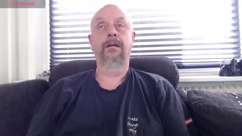 Snapshot of hardmrlazy chatting on 09.11.25 MrLazy online show from 09.11.25