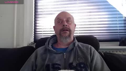 Snapshot of hardmrlazy chatting on 11.21.25 MrLazy online show from 11.21.25