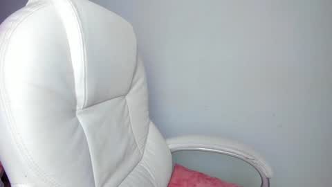 Snapshot of harleyqueen_robbie chatting on 12.04.24 harleyqueen_robbie online show from 12.04.24