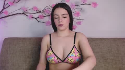 Snapshot of haru_blossom chatting on 02.02.25 online show from 02.02.25