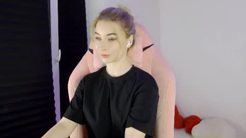 Snapshot of haters_ chatting on 07.19.26 Anna online show from 07.19.26