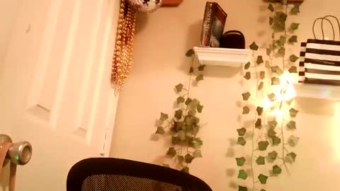 Snapshot of hawtchoc37 chatting on 11.21.25 hawtchoc37 online show from 11.21.25