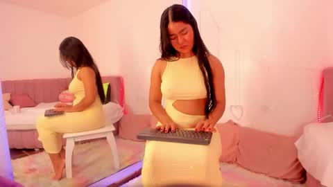 Snapshot of hayamikioto chatting on 11.28.25 Hayami online show from 11.28.25