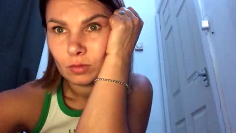 Snapshot of hayle_emmie chatting on 10.15.25 Hayle online show from 10.15.25