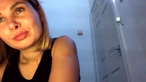 Snapshot of hayle_emmie chatting on 10.18.25 Hayle online show from 10.18.25