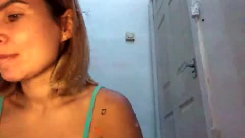 Snapshot of hayle_emmie chatting on 10.19.25 Hayle online show from 10.19.25