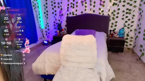 HAZEL LYNN ROSS online show from 12.09.24