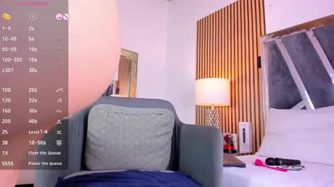 Snapshot of hazel_ross_tcw chatting on 12.19.24 Hazel online show from 12.19.24