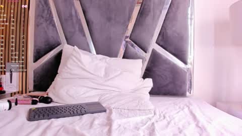 Snapshot of hazel_ross_tcw chatting on 02.17.25 Hazel online show from 02.17.25