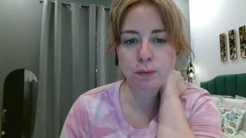 Snapshot of hazel_skye chatting on 04.27.26 Hazel online show from 04.27.26