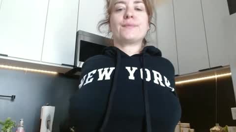 Snapshot of hazel_skye chatting on 05.30.26 Hazel online show from 05.30.26