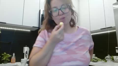 Hazel online show from 06.08.26