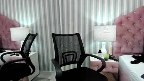 HazelMoret online show from 02.21.25