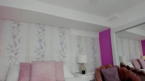 HazelMoret online show from 09.10.25