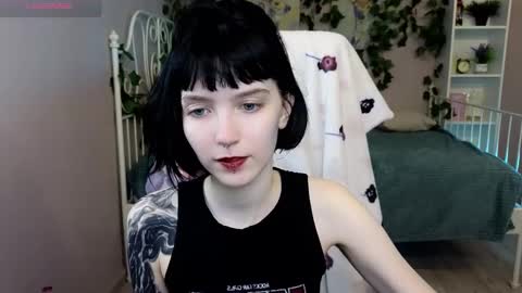 Snapshot of hazeltompson chatting on 11.09.25 hazeltompson online show from 11.09.25