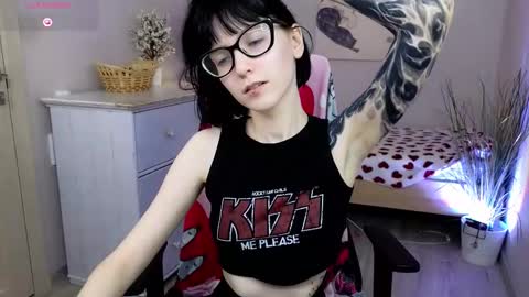 Snapshot of hazeltompson chatting on 11.29.25 hazeltompson online show from 11.29.25