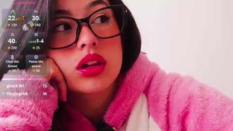 Snapshot of hearmymoans_18 chatting on 11.17.25 hearmymoans_18 online show from 11.17.25