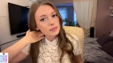 Snapshot of heart_petal chatting on 11.26.25 Mona online show from 11.26.25