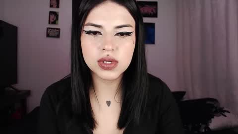 Snapshot of heatherdemonzx_ chatting on 09.12.25 HEATHER DEMONZX Please help me to reach 100 thumbs up online show from 09.12.25