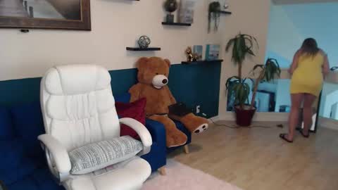 hebelongs2her online show from 10.28.25